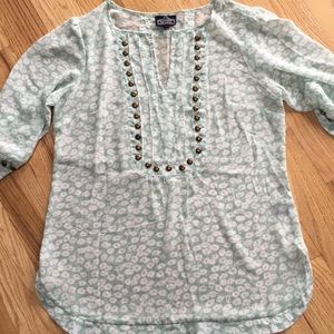 Chiffon blouse with bronze detail.